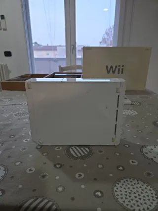 Nintendo Wii Bianca con Scatola e Gioco