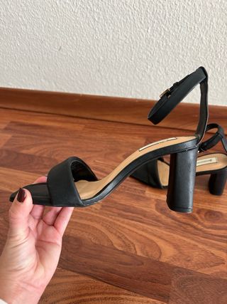 Sandalias Tacón Stradivarius Negras