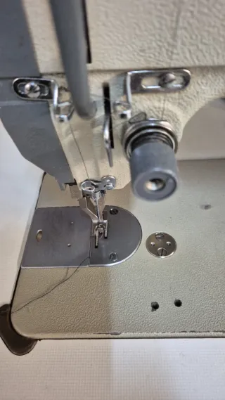 Máquina de coser doble arrastre