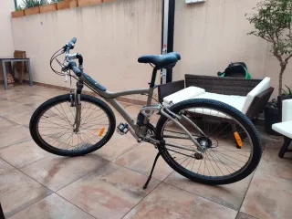 Bicicleta híbrida paseo-campo