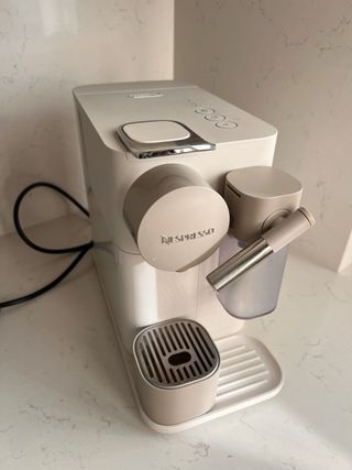 Cafetera Nespresso Lattissima One Blanca
