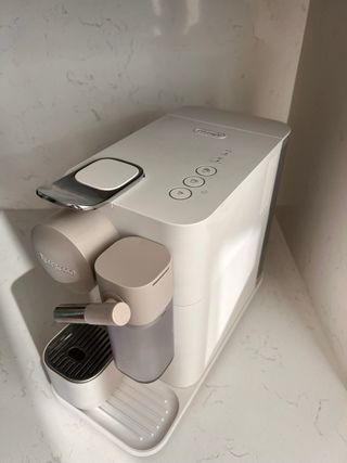 Cafetera Nespresso Lattissima One Blanca