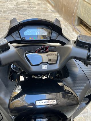 Honda Integra NC 750D Plata