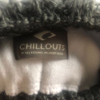 Gorro Chillouts con pompón gris