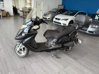 Moto Scooter 125  kimko grank prink ref agua
