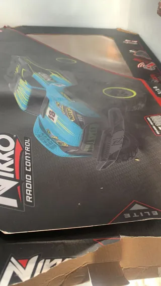 Coche radiocontrol Nikko azul y negro