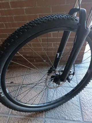 Bicicleta de montaña negra