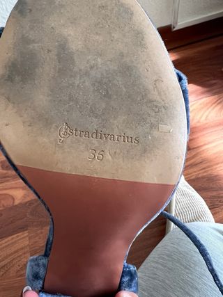 Sandalias de tacón azul de terciopelo