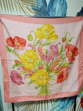 Foulard Salvatore Ferragamo floreale