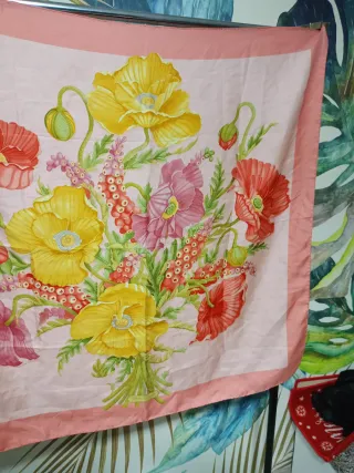 Foulard Salvatore Ferragamo floreale