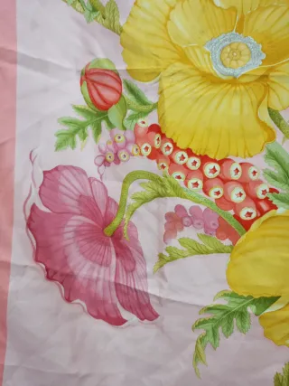 Foulard Salvatore Ferragamo floreale