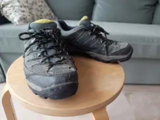 Zapatillas Bestard grises y verdes