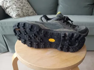 Zapatillas Bestard grises y verdes