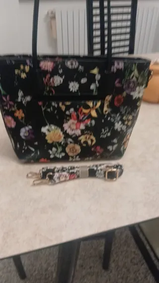 Borsa floreale nera con tracolla