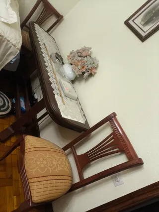 Mesa de comedor y sillas
