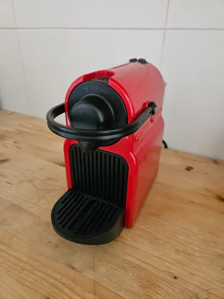 Cafetera Nespresso Roja