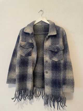 Chaqueta de cuadros con flecos