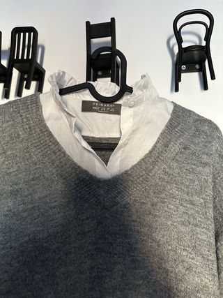 Jersey gris con camisa blanca Talla XS