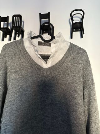 Jersey gris con camisa blanca Talla XS