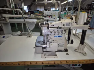 Máquina Overlock Juki para Gomas