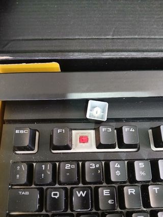 Corsair K68 RGB MX RED - Teclado gaming