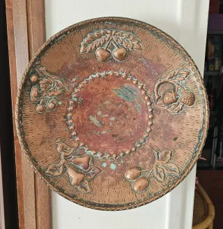 Piatto/vassoio in rame decorato, antico