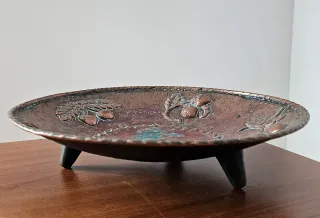Piatto/vassoio in rame decorato, antico