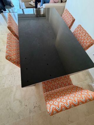 Mesa Comedor Negra Extensible + 5 Sillas Naranja