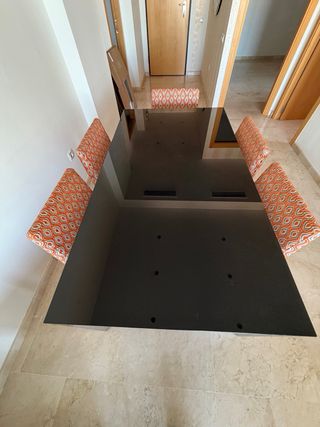 Mesa Comedor Negra Extensible + 5 Sillas Naranja