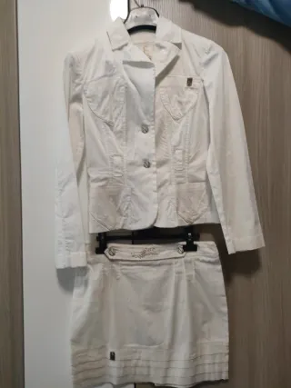 Completo giacca e gonna corta bianco