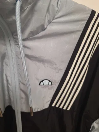 Chaqueta Ellesse Negra y celeste