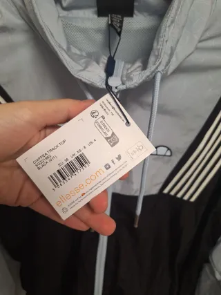 Chaqueta Ellesse Negra y celeste