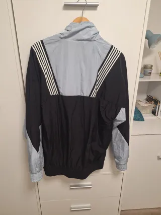 Chaqueta Ellesse Negra y celeste