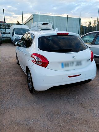 Peugeot 208 2015
