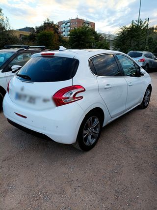 Peugeot 208 2015