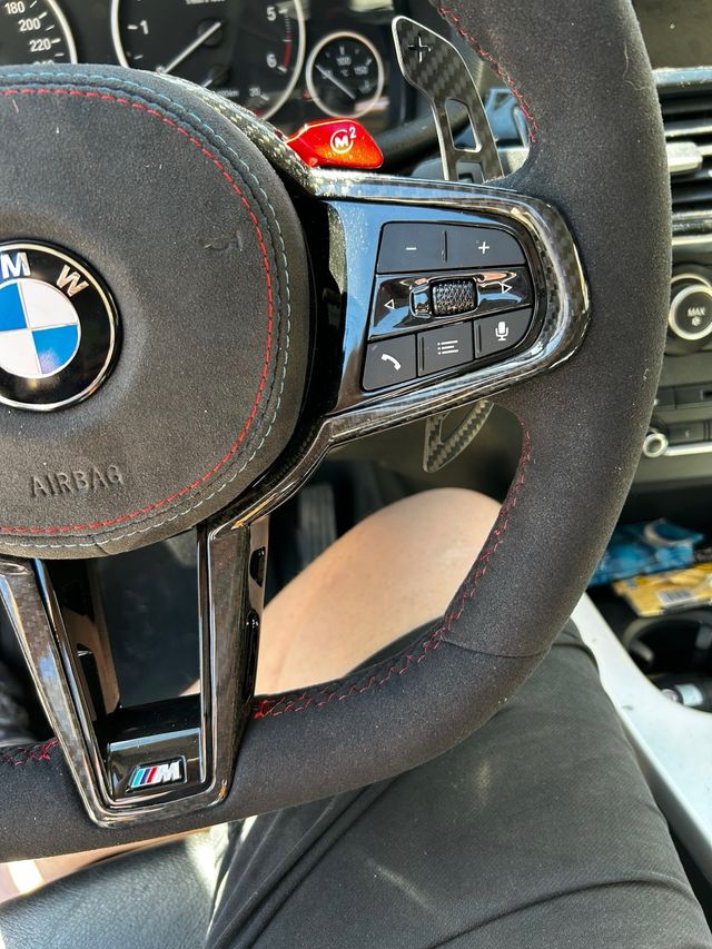 Volante BMW Cuero Negro y Carbono serie F