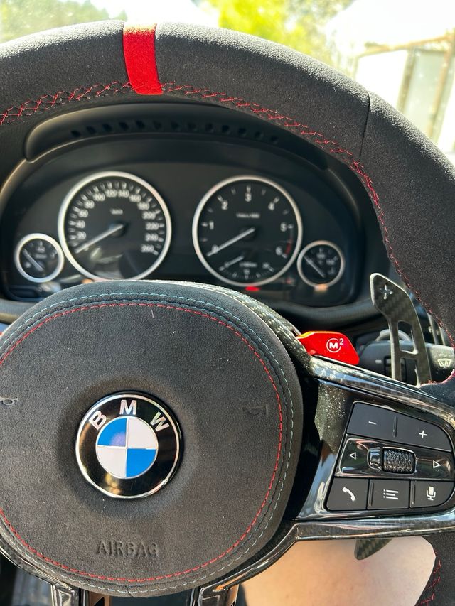 Volante BMW Cuero Negro y Carbono serie F