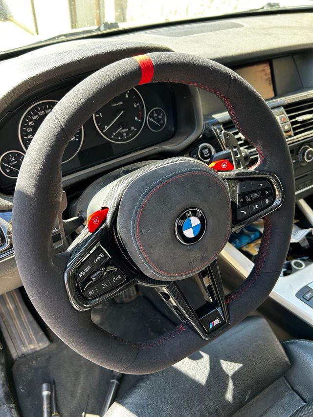 Volante BMW Cuero Negro y Carbono serie F