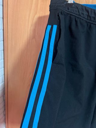 Pantalón deportivo Adidas negro y azul