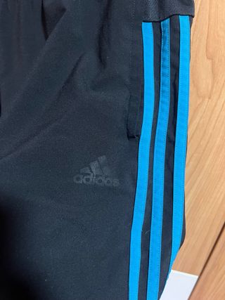 Pantalón deportivo Adidas negro y azul