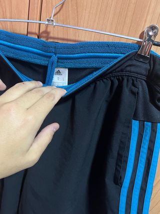 Pantalón deportivo Adidas negro y azul