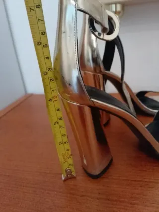 Sandali Kendall + Kylie oro tacco 10