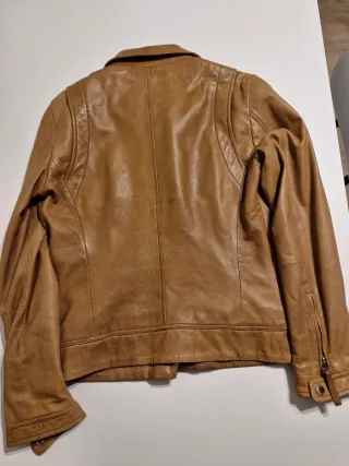 Chaqueta de piel marrón