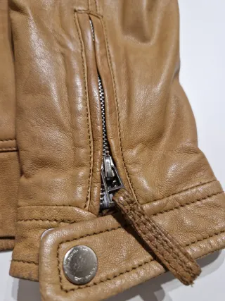 Chaqueta de piel marrón