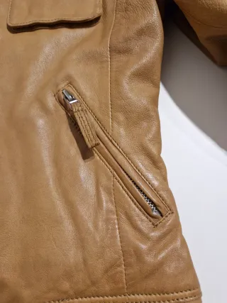 Chaqueta de piel marrón