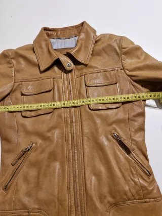 Chaqueta de piel marrón