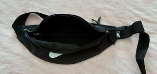Riñonera Nike negra – logo grande – unisex
