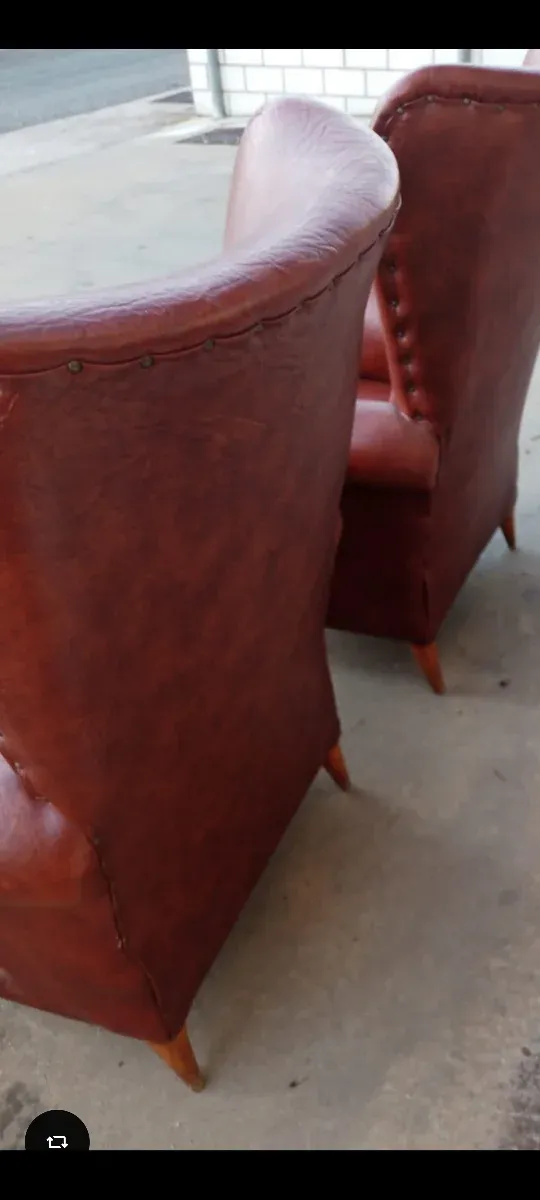 2 Sillones Orejeros Polipiel Marrón