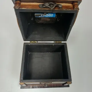 Caja decorativa con reloj