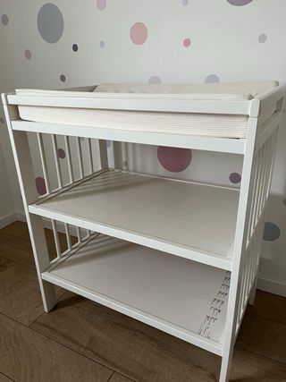 Cambiador Ikea con colchoneta